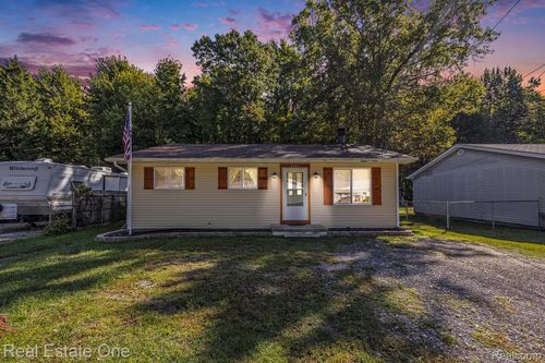 9445 Lakepointe Blvd, Clay, MI, 48001-4340 | Card Image