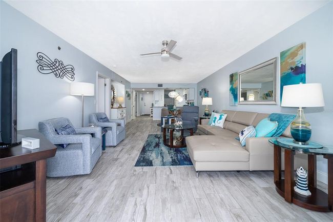 Living Area | Image 18