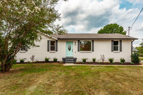 423 Wilkinson Ln, White House, TN, 37188-9116 | Card Image