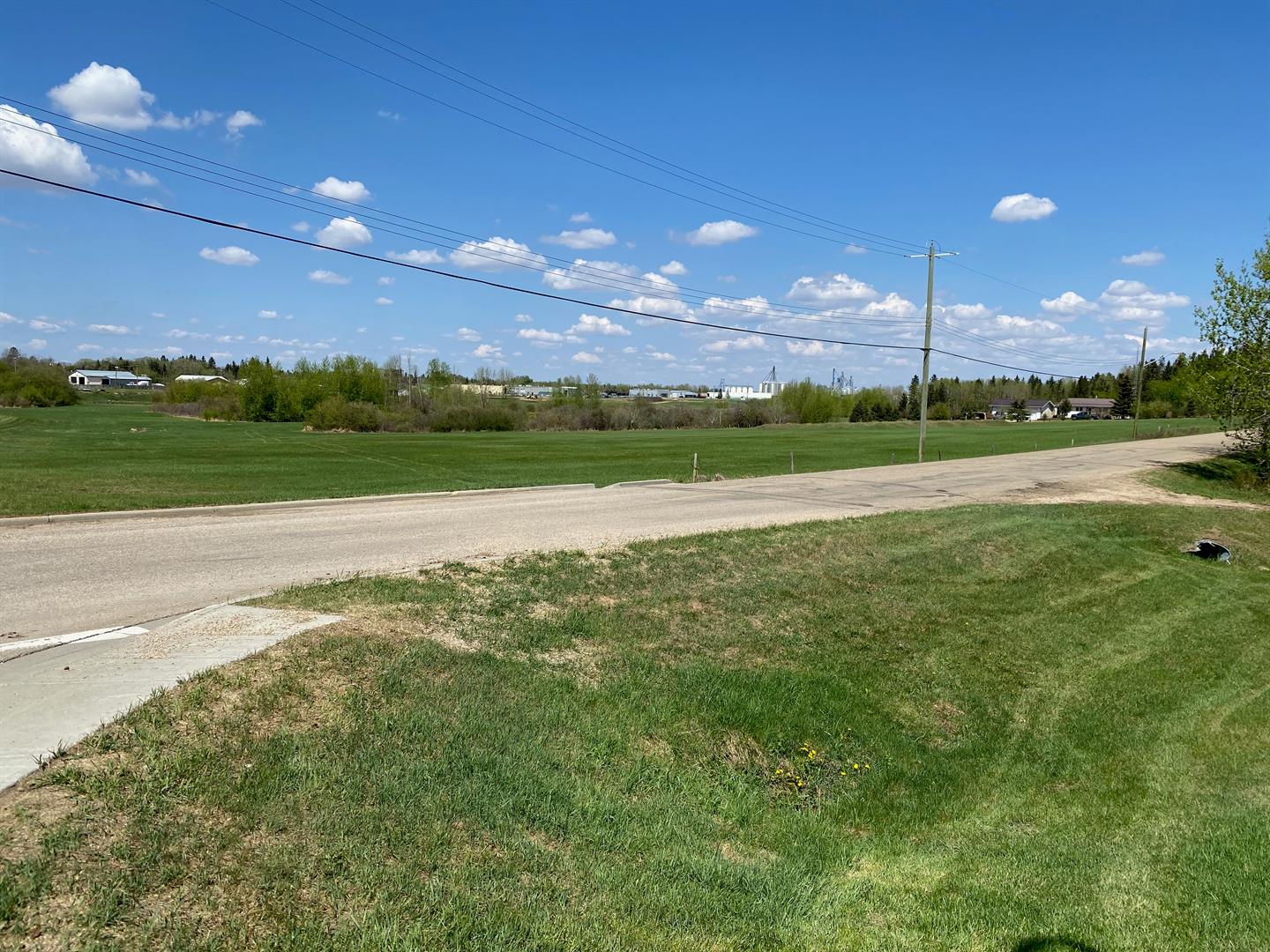 Land in Ponoka