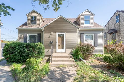 2325 N Marquette St, Davenport, IA, 52804-1813 | Card Image