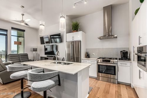 7004-3131 N Central Ave, Phoenix, AZ, 85012-2789 | Card Image