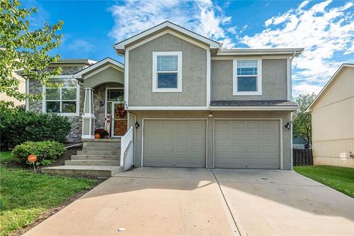 749 Highland Dr, Leavenworth, KS, 66048-4876 | Card Image