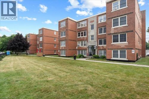 412b-5 E 36th St, Hamilton, ON, L8V3Y6 | Card Image