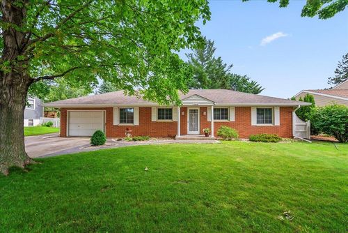 1304 4th Ave Sw, Waverly, IA, 50677-2819 | Card Image