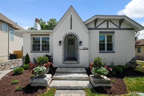 1024 N Taylor Ave, Kirkwood, MO, 63122-2844 | Card Image