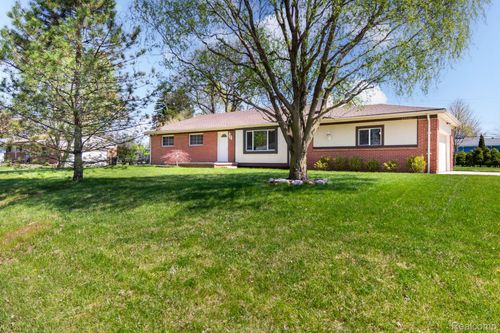 27948 Green Willow St, Farmington Hills, MI, 48331-5604 | Card Image