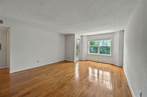 4106 Chastain Park Ct Ne, Atlanta, GA, 30342-3256 | Card Image