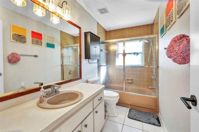 Guest Bathroom | Image 24