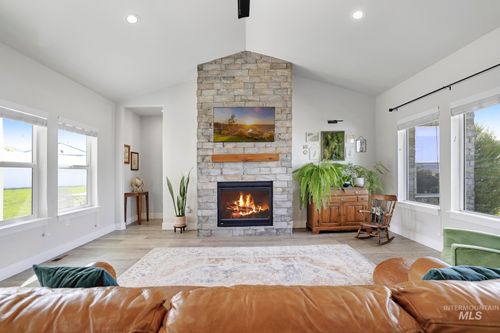 1040 Blueridge Dr, Kimberly, ID, 83341-1828 | Card Image