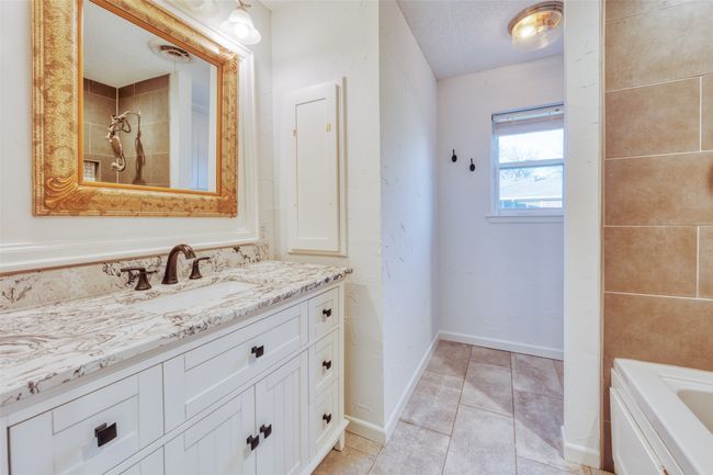 510 S Irick St, House other with 4 bedrooms, 3 bathrooms and null parking in Pilot Point TX | Image 17