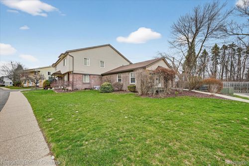 38220 Carolon Blvd, Westland, MI, 48185-8700 | Card Image