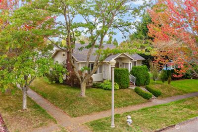 Quinessential Tacoma corner lot with the colors of autumn ready to explode! | Image 2