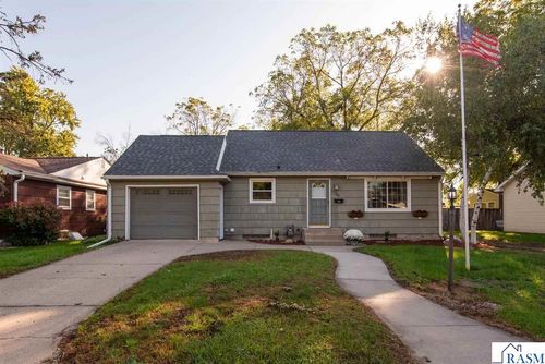 130 Dillon Ave, Mankato, MN, 56001-4616 | Card Image