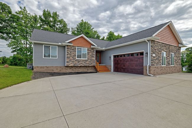 679 Pheasant Ridge Dr, House other with 3 bedrooms, 3 bathrooms and null parking in Ortonville MI | Image 4