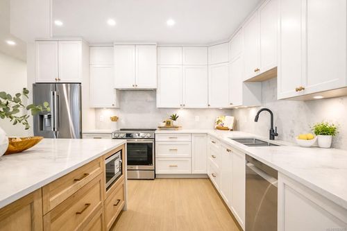 1565 Marble Pl, Victoria, BC, V9B7A2 | Card Image