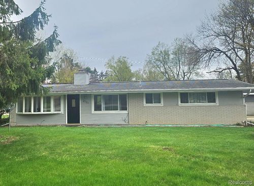 2121 S Commerce Rd, Wolverine Lake, MI, 48390-2415 | Card Image