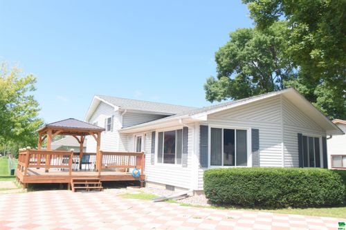 2205 F St, South Sioux City, NE, 68776-3041 | Card Image