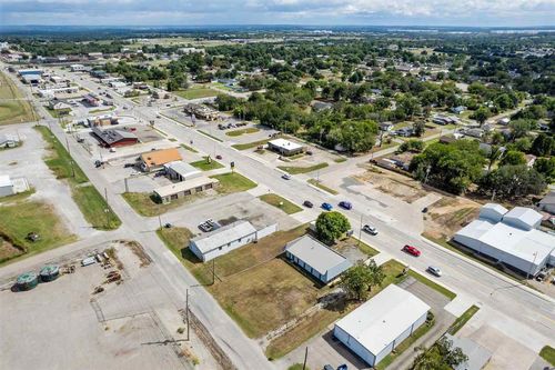 1236 E Main St, Cushing, OK, 74023 | Card Image