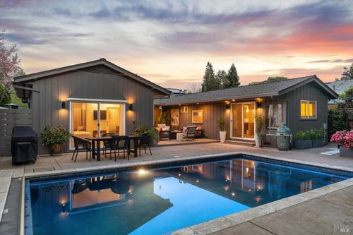 859 4th Street E, Sonoma, CA, 95476 | Card Image