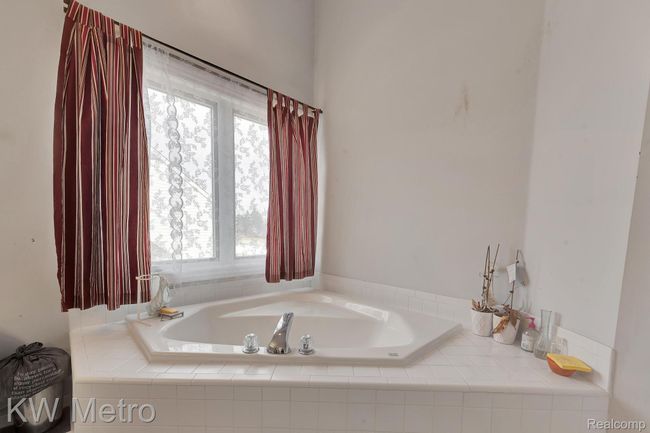 Bathroom | Image 24