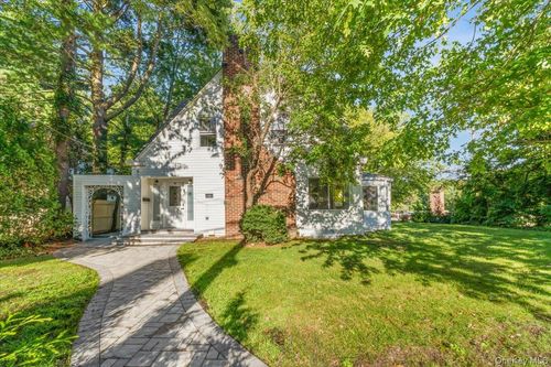 19 Gilchrest Rd, Great Neck, NY, 11021-1404 | Card Image