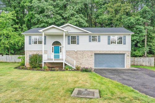 120 Upland Dr, Salem, VA, 24153-7164 | Card Image