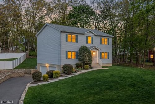 27 Harvest Ln, Livingston, NJ, 07039-2750 | Card Image
