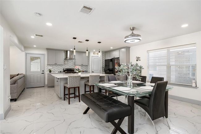 10814 Cane Grove Ln, House other with 3 bedrooms, 3 bathrooms and null parking in Houston TX | Image 8