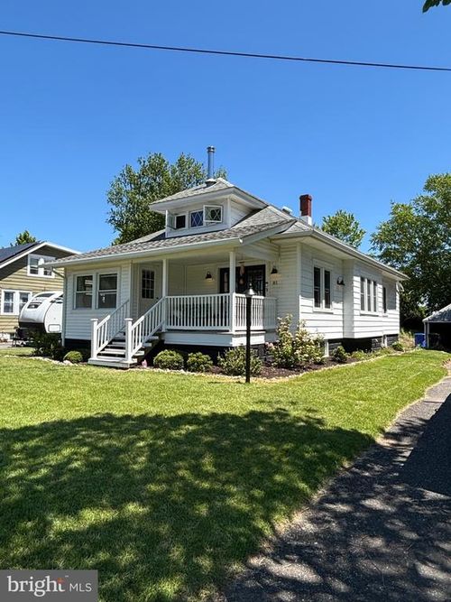 81 N Railroad Ave, PEDRICKTOWN, NJ, 08067-3528 | Card Image