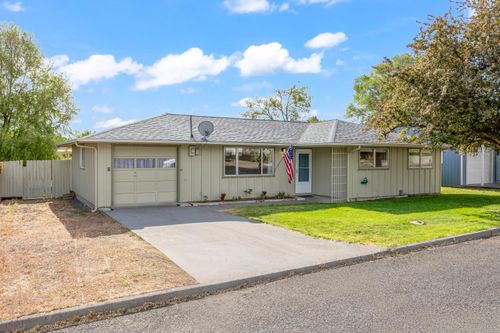 563 Sw 2nd St, Madras, OR, 97741-1206 | Card Image