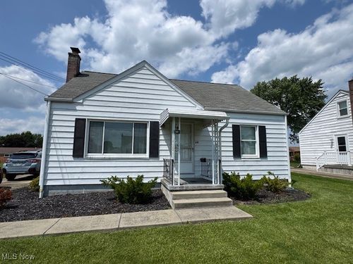 241 Helena Dr, Struthers, OH, 44471-1509 | Card Image