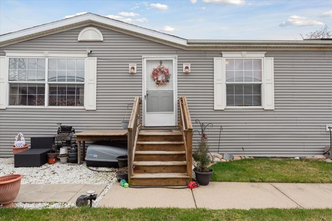 24922 N Hampton Dr, House other with 4 bedrooms, 3 bathrooms and null parking in Flat Rock MI | Image 4