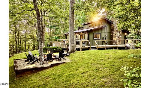 3843 Heavens View Ln, Sevierville, TN, 37876-2574 | Card Image