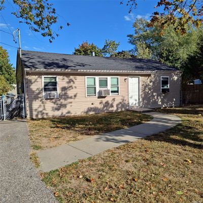 633 Hoffman Avenue, House other with 3 bedrooms, 1 bathrooms and null parking in Bellport NY | Image 1