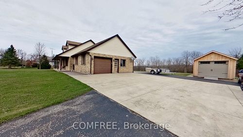 3938 Tile Yard Rd, Petrolia, ON, N0N1R0 | Card Image