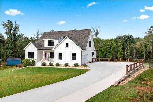 240 Oakwood Dr, Commerce, GA, 30529-6451 | Card Image