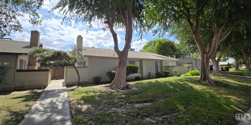 7008 N Half Moon Dr, Bakersfield, CA, 93309-7865 | Card Image