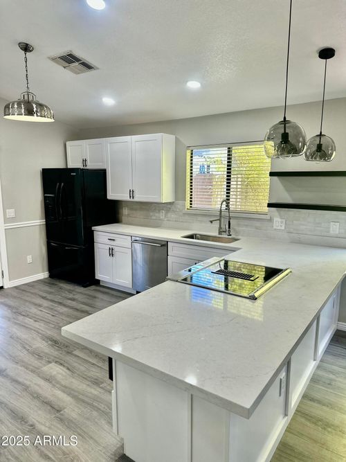 2138 E Williams Dr, Phoenix, AZ, 85024-7504 | Card Image