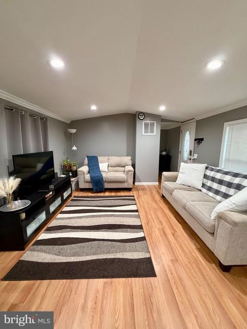 7776 Finch Ct, ALEXANDRIA, VA, 22306-2949 | Card Image