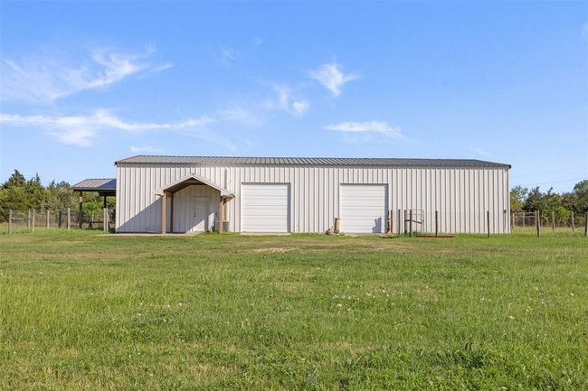 150 Huenefeld Ln, Home with 2 bedrooms, 3 bathrooms and 1 parking in Round Top TX | Image 4