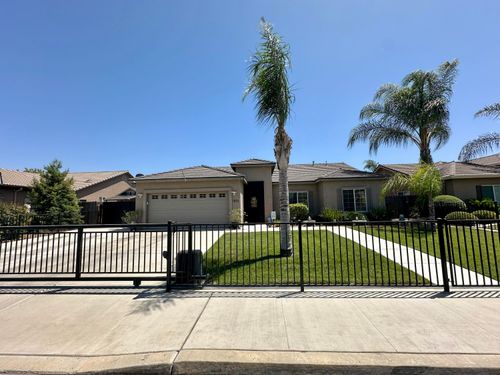 1831 W Castle Ave Avenue, Porterville, CA, 93257 | Card Image
