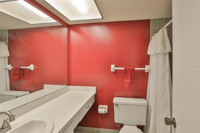 Hall Bathroom | Image 17