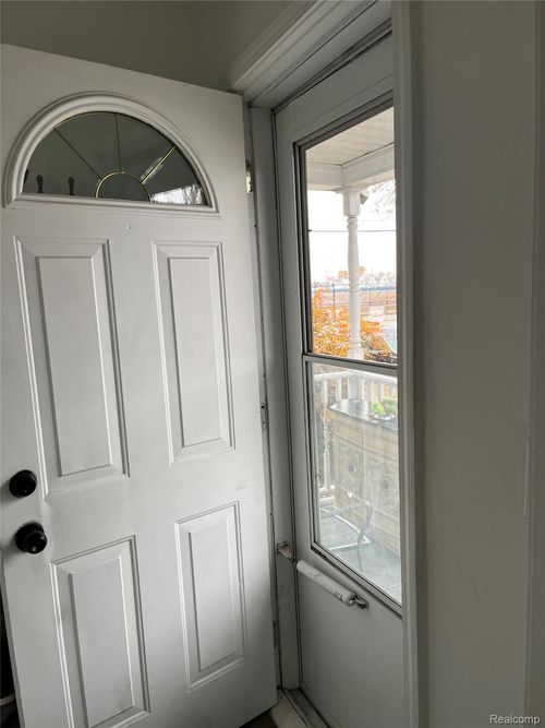 2214 Florian St, Hamtramck, MI, 48212-3410 | Card Image