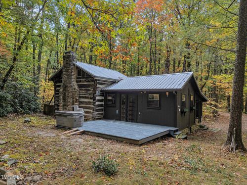 300 Peavine Way, Greeneville, TN, 37743-6549 | Card Image