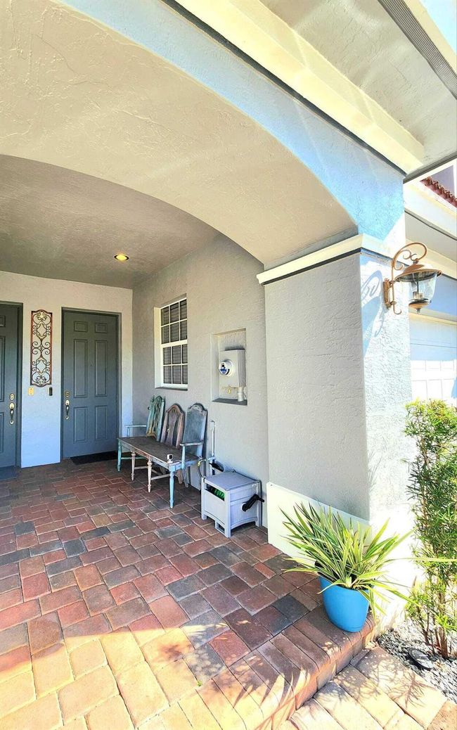 2247 Sw Cape Cod Dr, Condo with 3 bedrooms, 3 bathrooms and null parking in Port St. Lucie FL | Image 6
