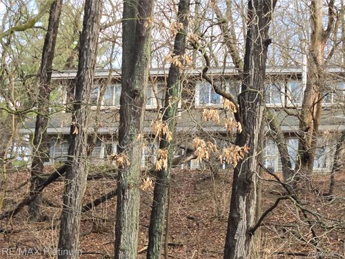 12776 Buno Rd, Milford, MI, 48380-2718 | Card Image