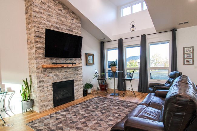8127 Hawktree Dr, Townhouse with 3 bedrooms, 2 bathrooms and null parking in Bismarck ND | Image 17