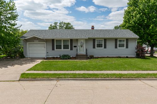 2222 Hillandale Rd, Davenport, IA, 52804-2634 | Card Image