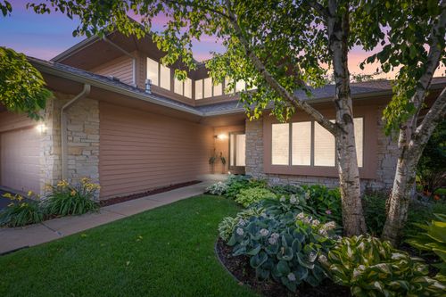 1117 Sweetbriar Ln, Hartland, WI, 53029-8633 | Card Image